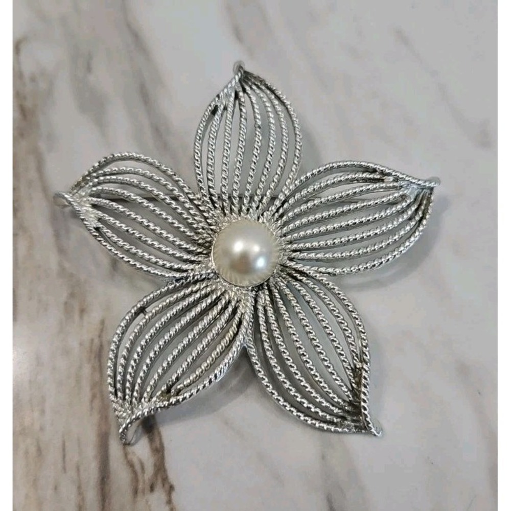 Vintage 1966 Sarah Coventry Moon Flower‎ Pin Large Silvertone Faux Pearl Center